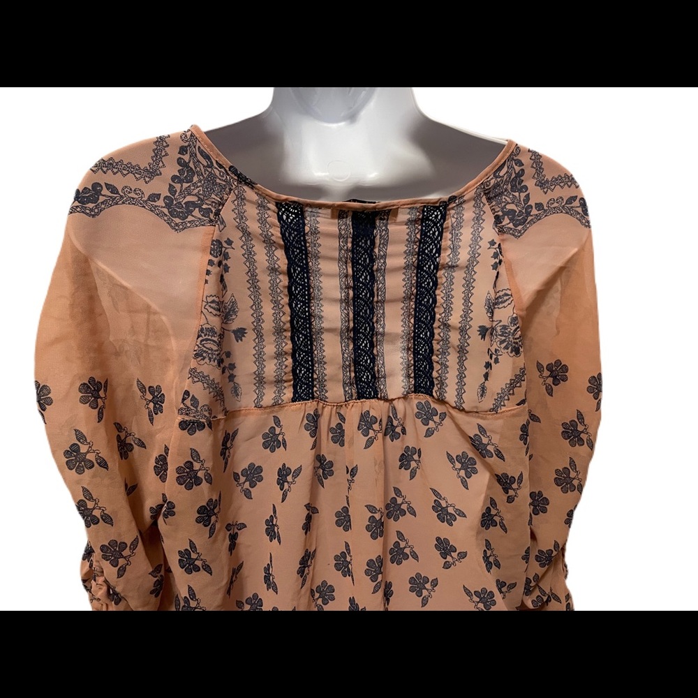 Unity World Wear top - Picture 7 of 9